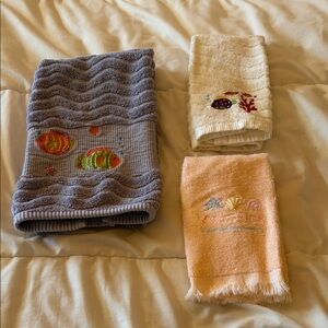 Colorful Embroidered Fish Bath Towel Set